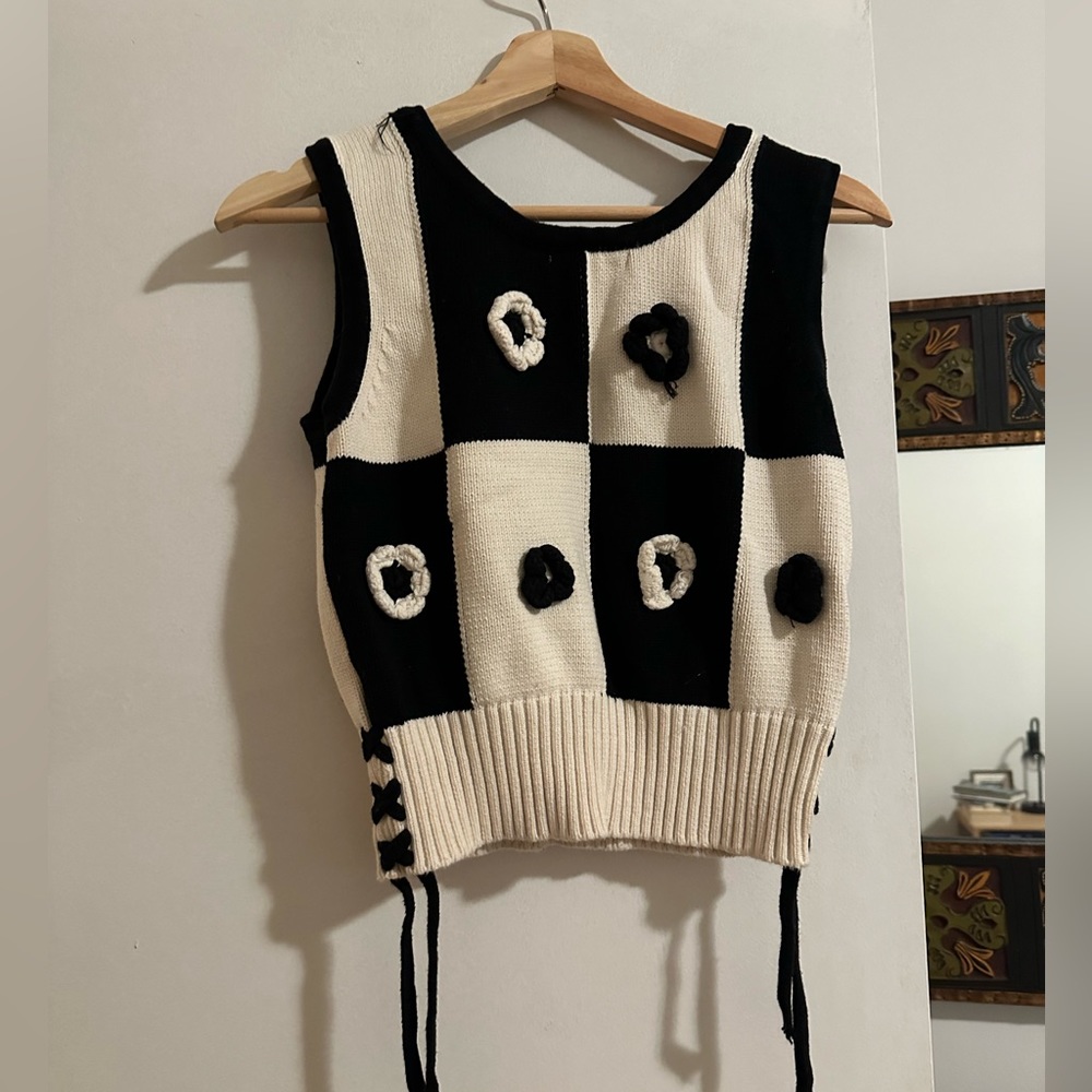 Industry knit tank black & white size XS